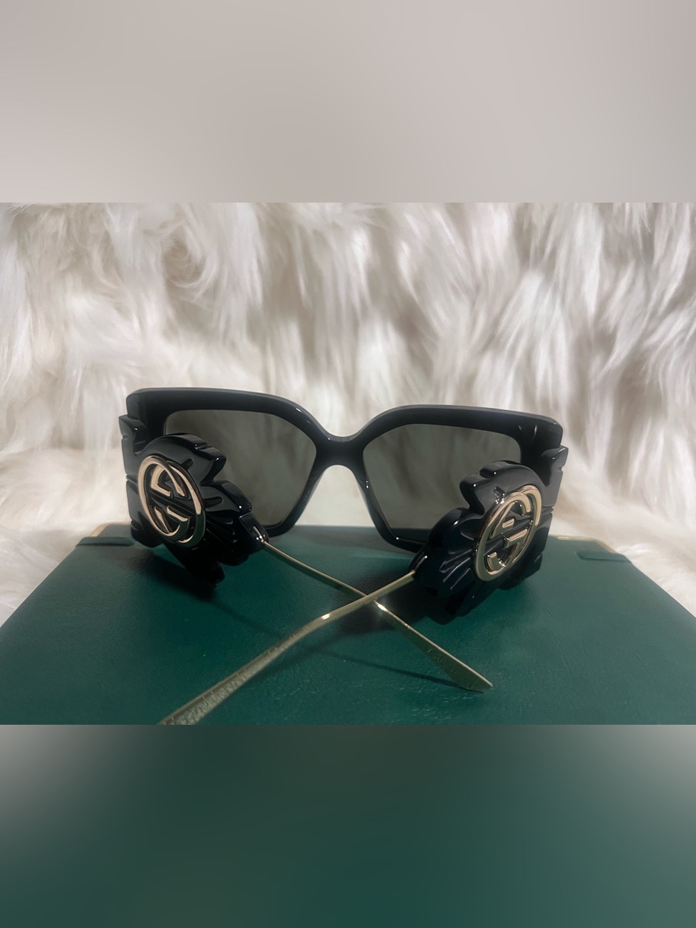 AUTHENTIC GUCCI Leaf Wing Black Sunglasses Model: GG0535s | Great Condition